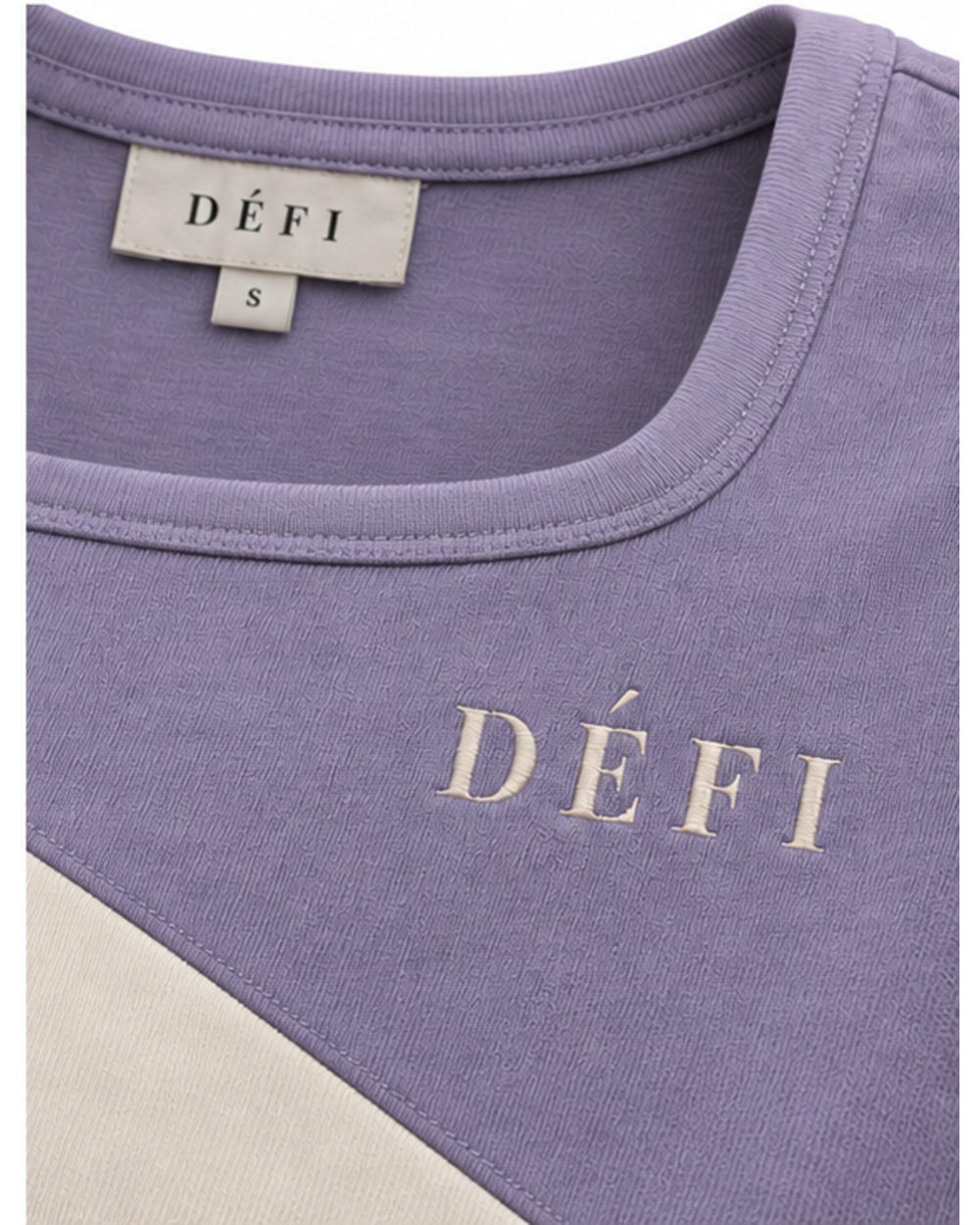 Défi Frame women's square neck T-shirt in soft lavender and pearl white, neckline and logo close-up